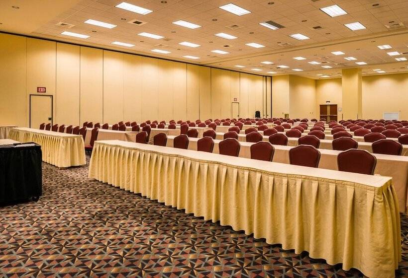 هتل Crowne Plaza Springfield Convention Center, An Ihg
