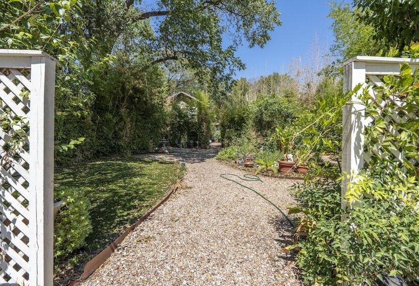 בית מלון כפרי The Crystal River Inn