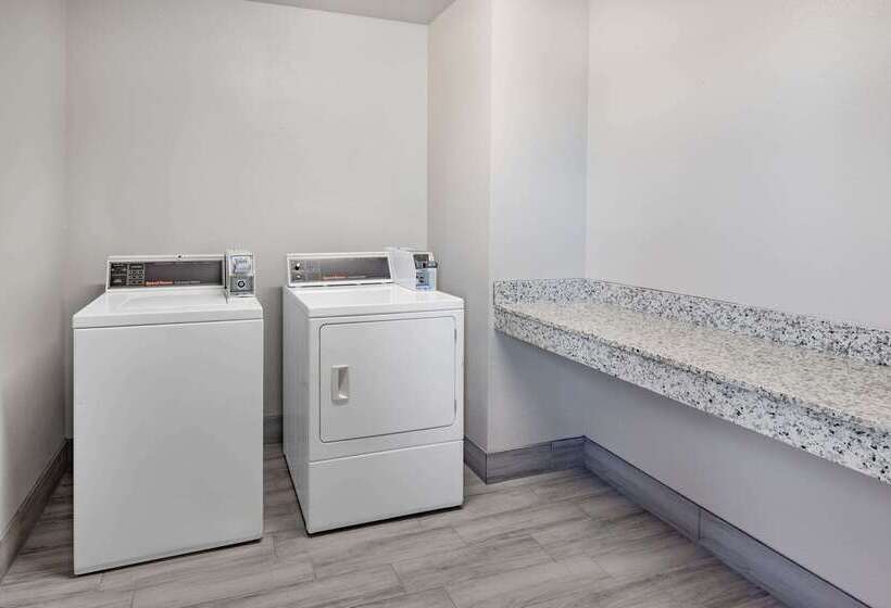 Отель Days Inn By Wyndham Bernalillo