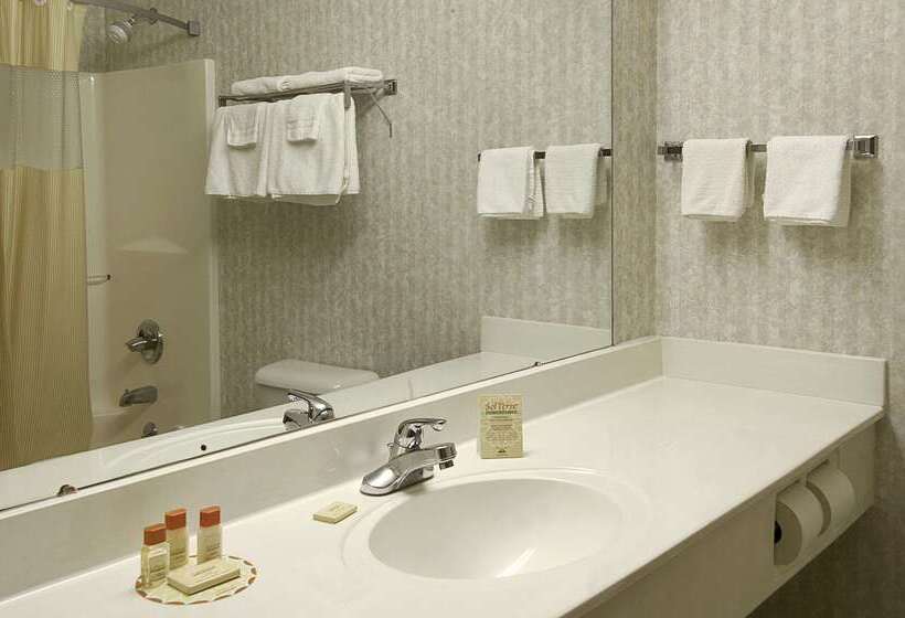 호텔 Days Inn By Wyndham Hillsboro