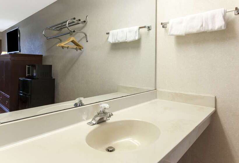 호텔 Days Inn By Wyndham Maumee/toledo