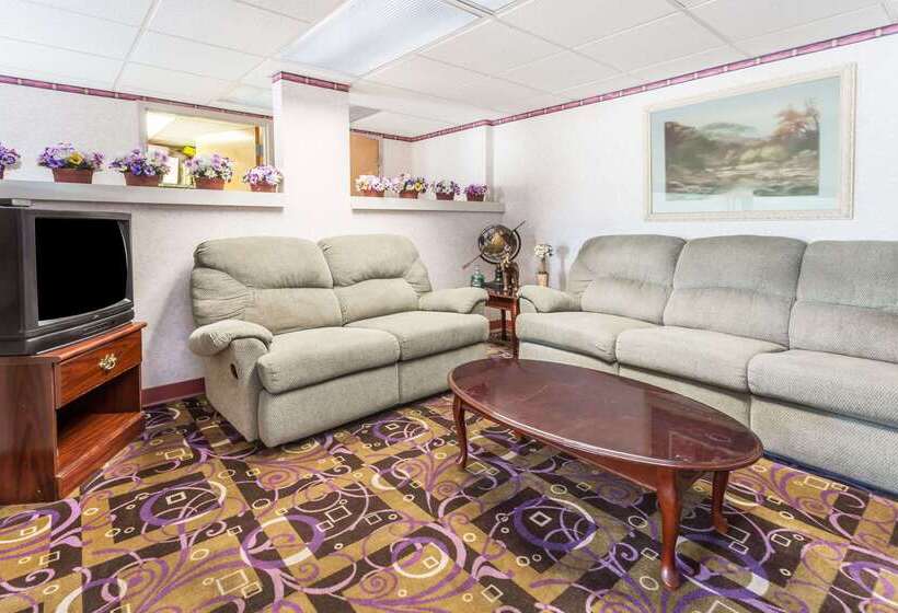 酒店 Days Inn By Wyndham Sanford