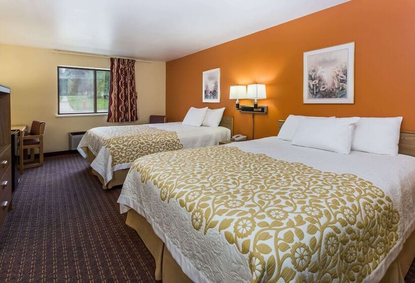 Отель Days Inn By Wyndham Stoughton Wi