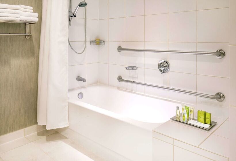 هتل Hilton Boston/ Woburn
