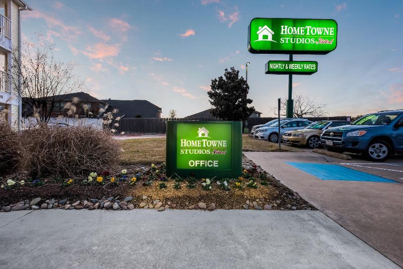 בית מלון כפרי Hometowne Studios By Red Roof Dallas   Irving