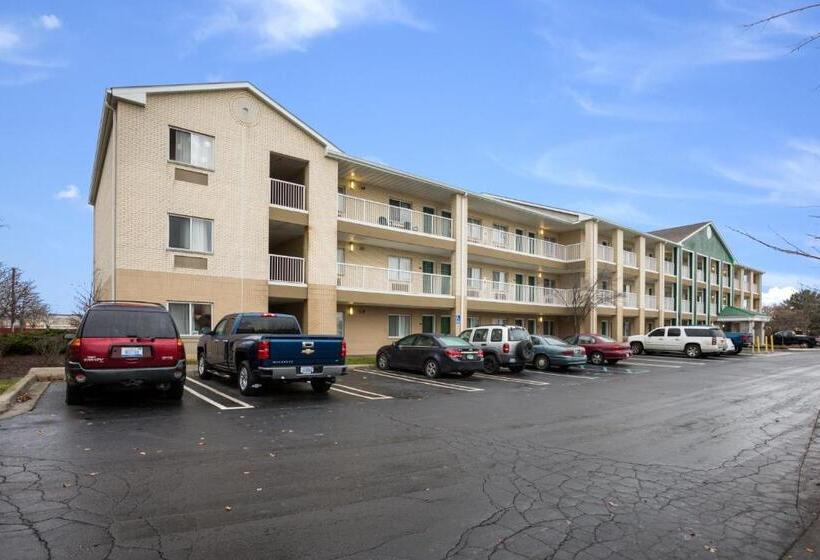 Отель Hometowne Studios By Red Roof Detroit   Livonia