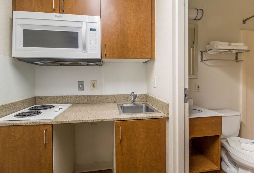 בית מלון כפרי Hometowne Studios By Red Roof Houston   Northwest