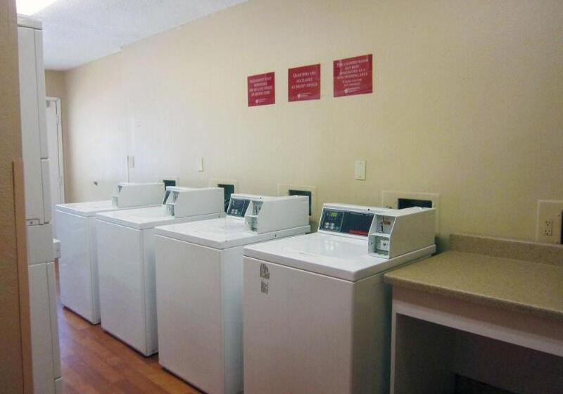 בית מלון כפרי Hometowne Studios By Red Roof Houston   Northwest