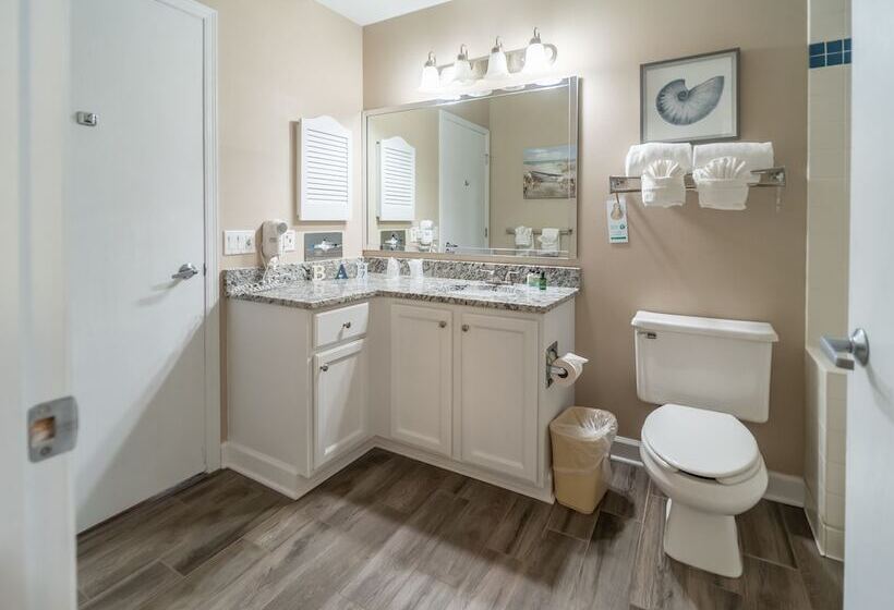 هتل The Cove Of Lake Geneva