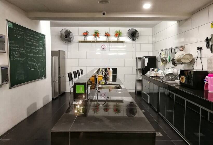 هتل Beds In Garden Hostel Sdn Bhd