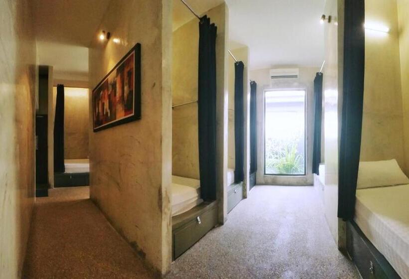 هتل Beds In Garden Hostel Sdn Bhd