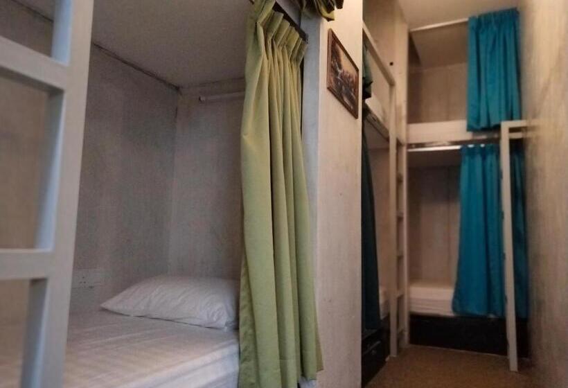 هتل Beds In Garden Hostel Sdn Bhd