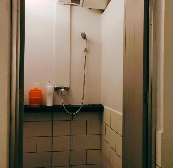 هتل Beds In Garden Hostel Sdn Bhd