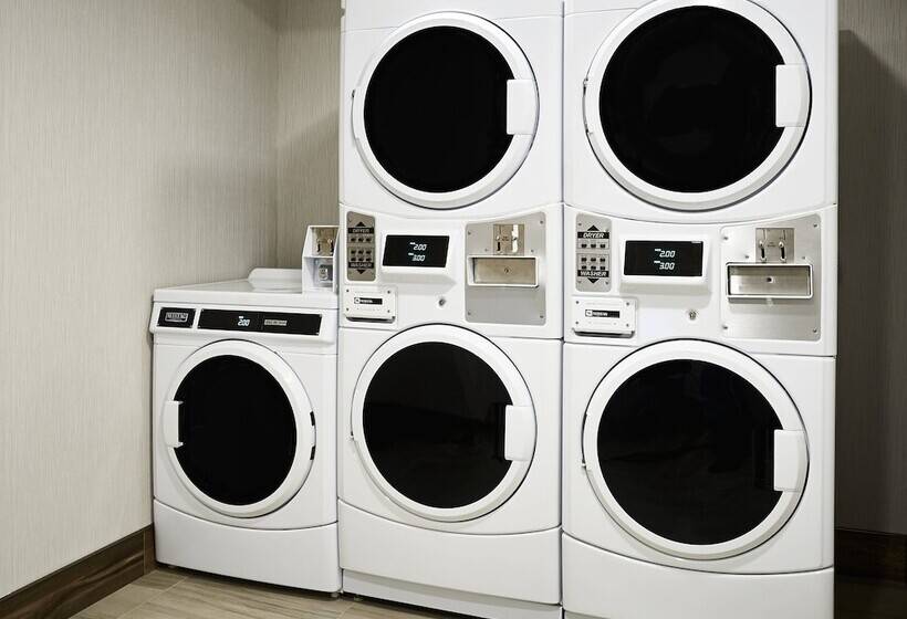 هتل Holiday Inn Express   Sarnia   Point Edward, An Ihg