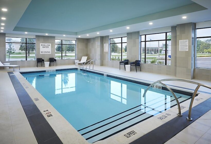 هتل Holiday Inn Express   Sarnia   Point Edward, An Ihg