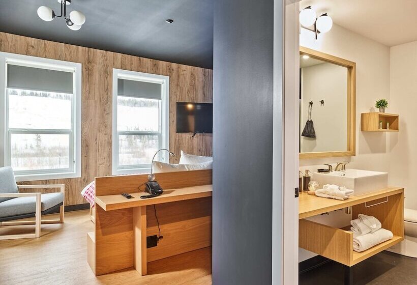 فندق Raven Inn Whitehorse