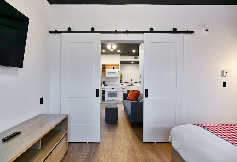 فندق Raven Inn Whitehorse