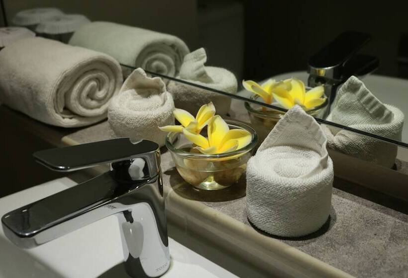 Wing Hotel Kualanamu Airport