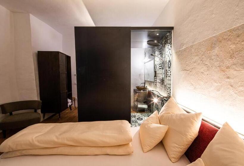 Отель Flurin Suites