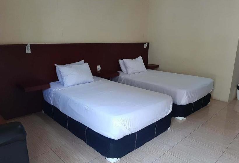 ホテル Oyo 1698 Juma Eluk