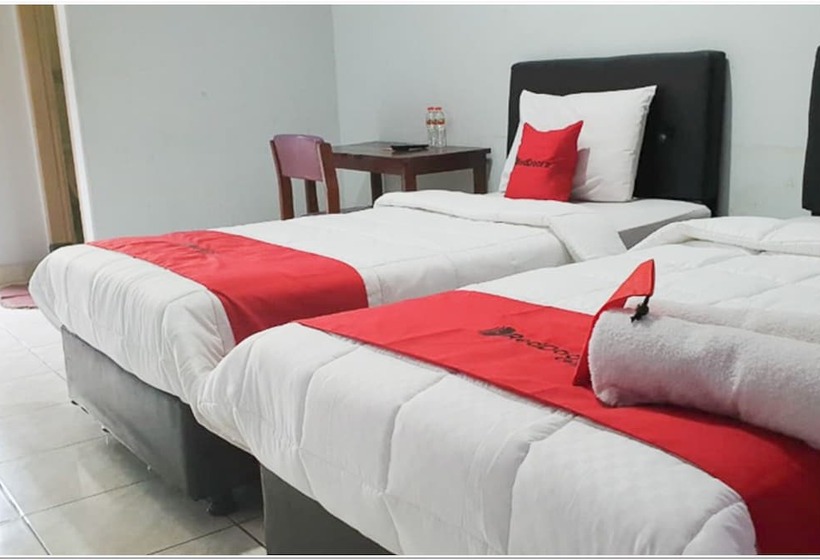 فندق Reddoorz Near Bojonegoro Train Station