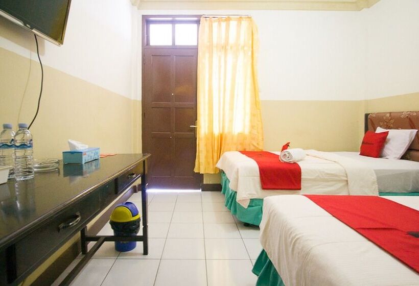 בית מלון כפרי Reddoorz Plus Near Pelabuhan Bitung