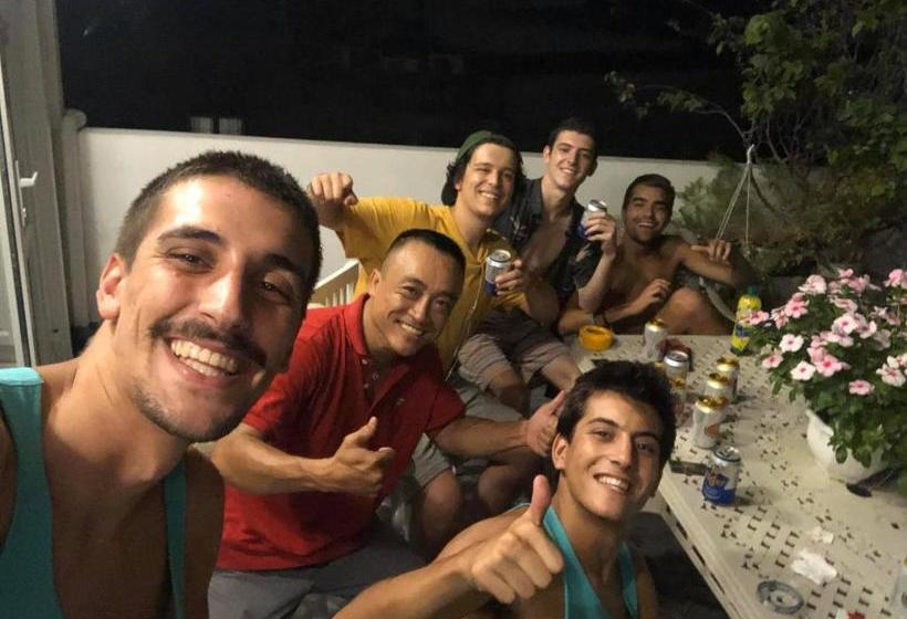 پانسیون Full House Hostel