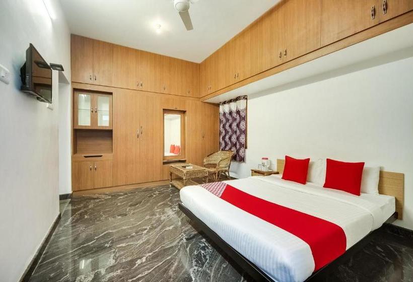 בית מלון כפרי Oyo 60246 Viji Bharathi Guest House