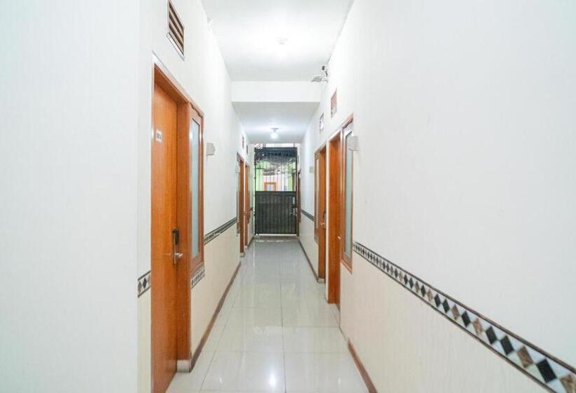 هتل Reddoorz Near Flyover Arjosari Malang