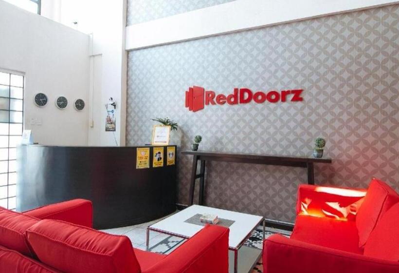 Hotel Reddoorz @ Km 50 Aguinaldo Highway Tagaytay