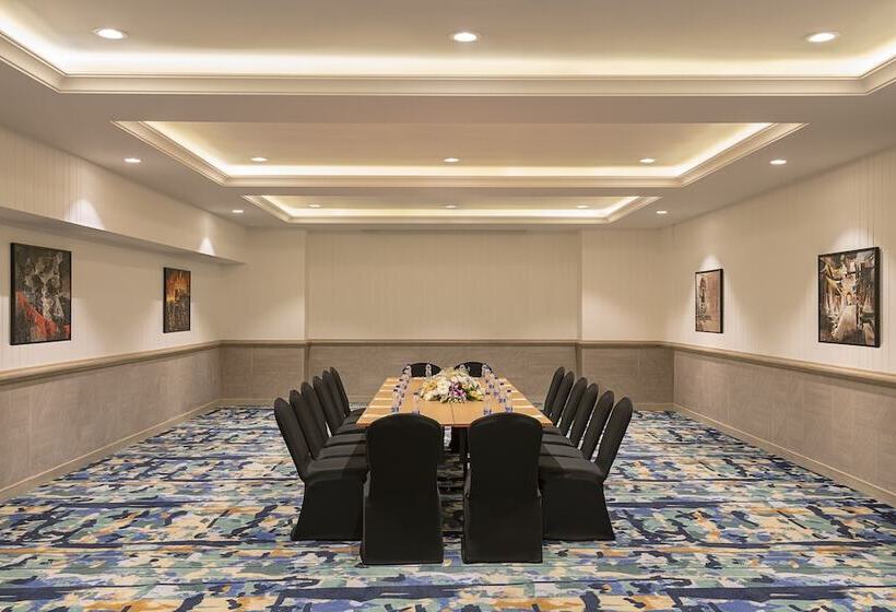 Отель Lemon Tree Premier New Town Kolkata