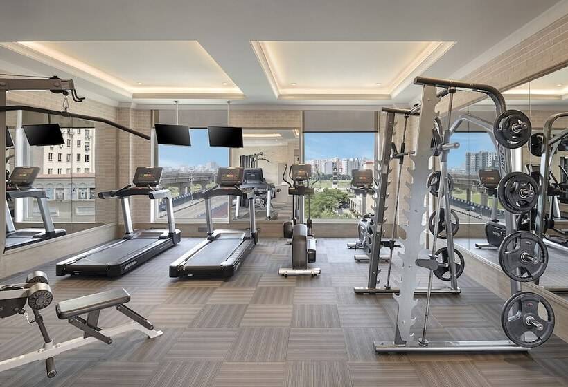 Отель Lemon Tree Premier New Town Kolkata