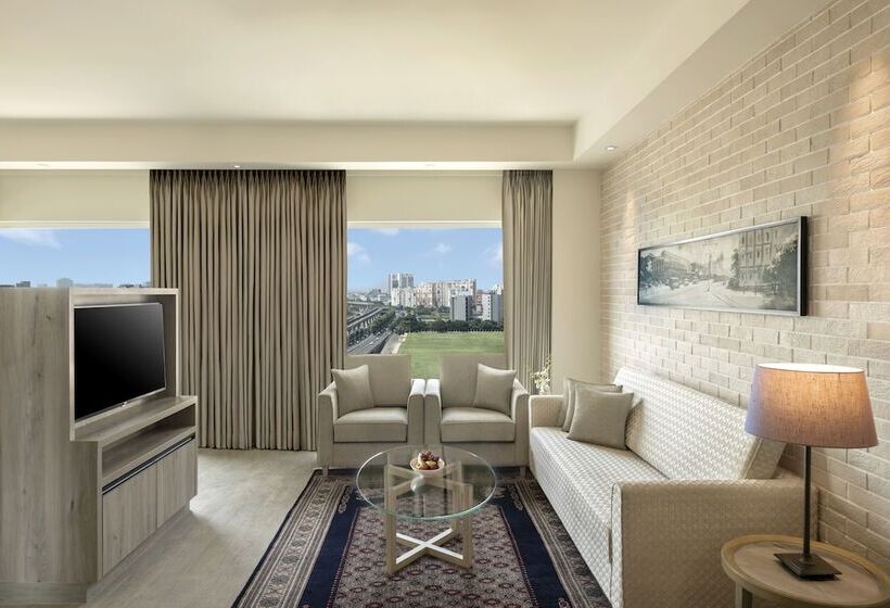 Отель Lemon Tree Premier New Town Kolkata