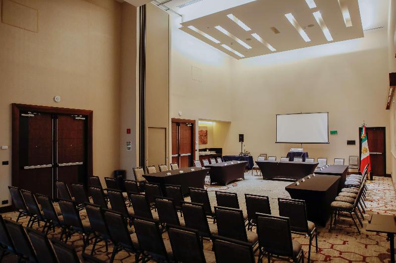 هتل Doubletree By Hilton Celaya