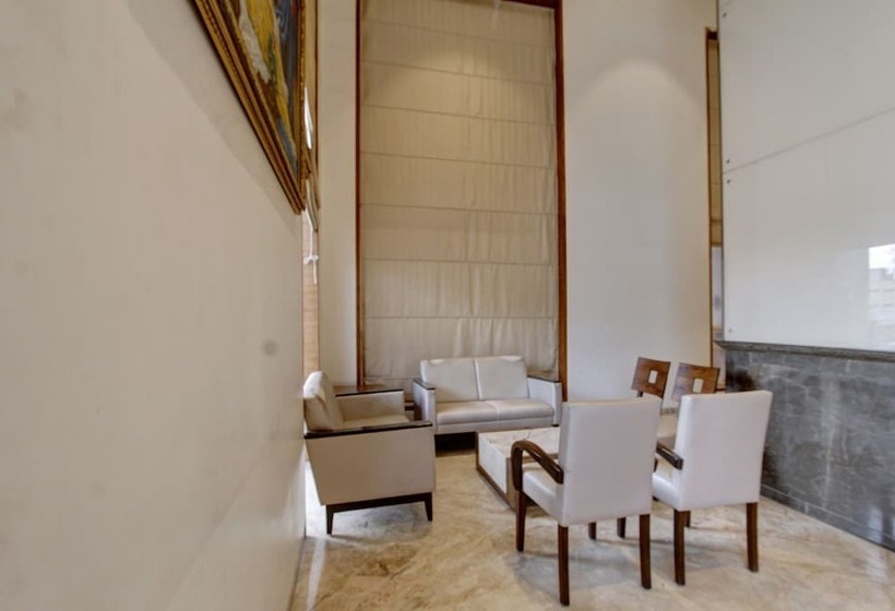 Oyo 8169 Hotel Salem Castle