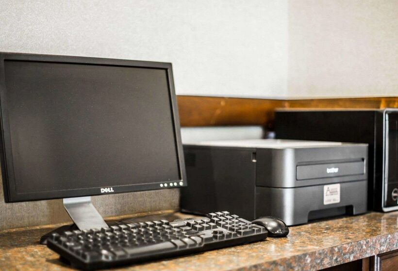 هتل Clarion Inn & Suites At The Outlets Of Lake George