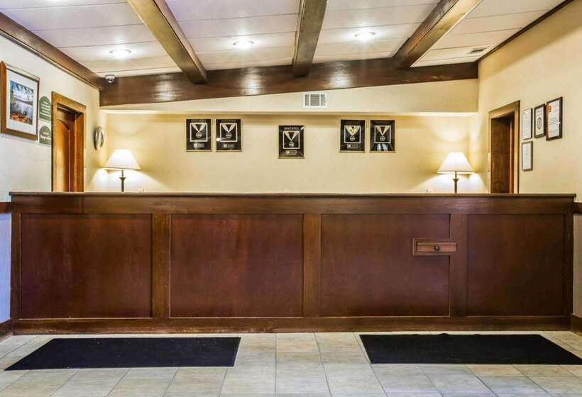هتل Clarion Inn & Suites At The Outlets Of Lake George