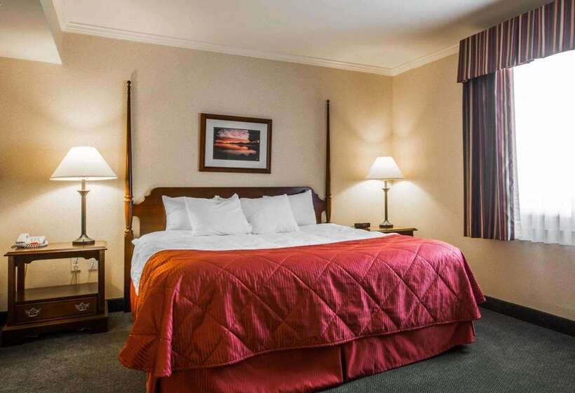 هتل Clarion Inn & Suites At The Outlets Of Lake George