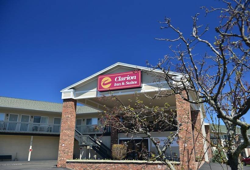 هتل Clarion Inn & Suites At The Outlets Of Lake George