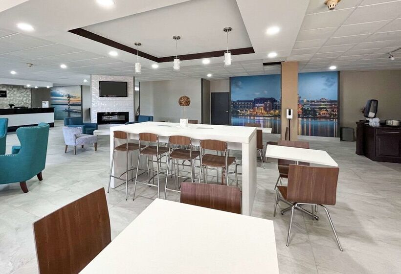 فندق Clarion Pointe Near Erie Casino