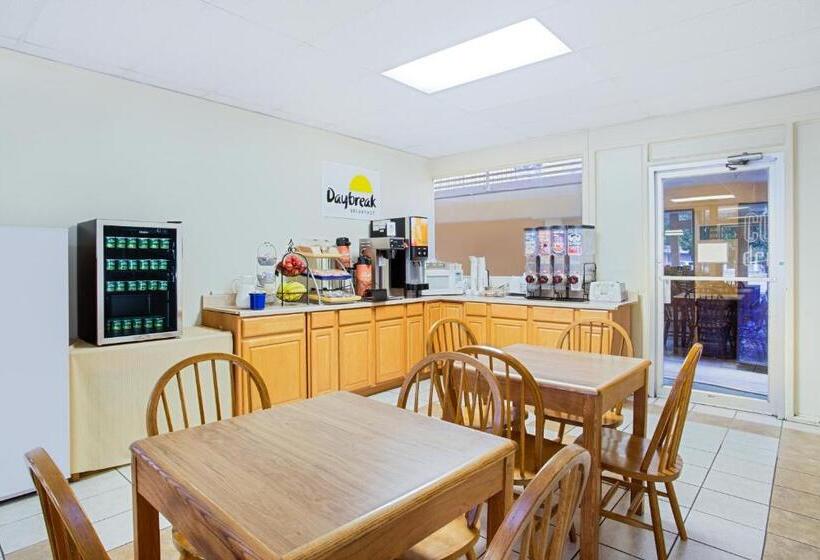 فندق Days Inn By Wyndham Bristol Parkway