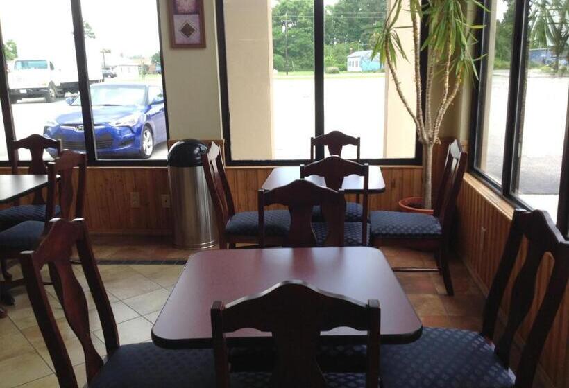Отель Days Inn By Wyndham Clinton