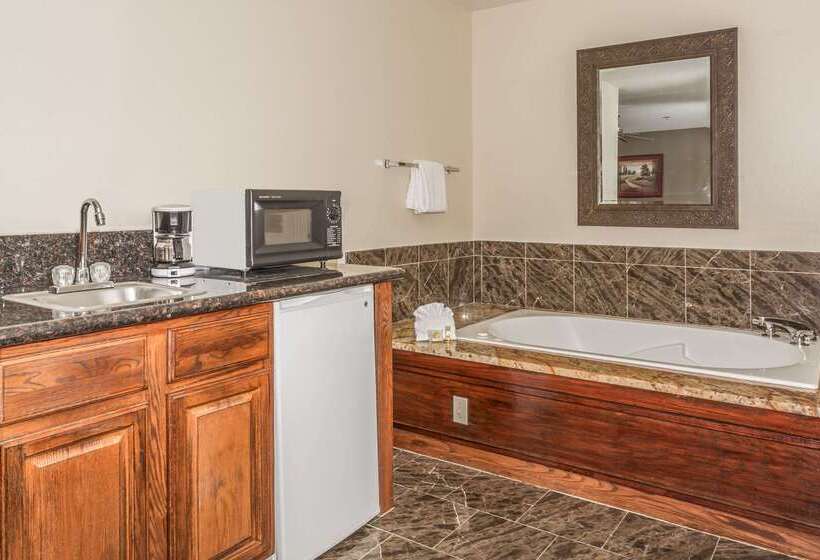 هتل Days Inn By Wyndham Colorado Springs Air Force Academy