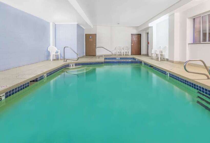 هتل Days Inn By Wyndham Colorado Springs Air Force Academy