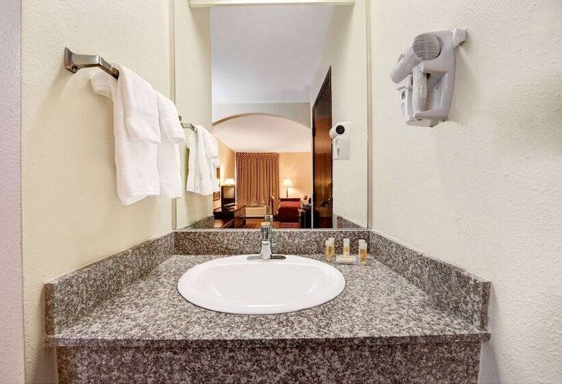 هتل Days Inn By Wyndham Dallas Plano