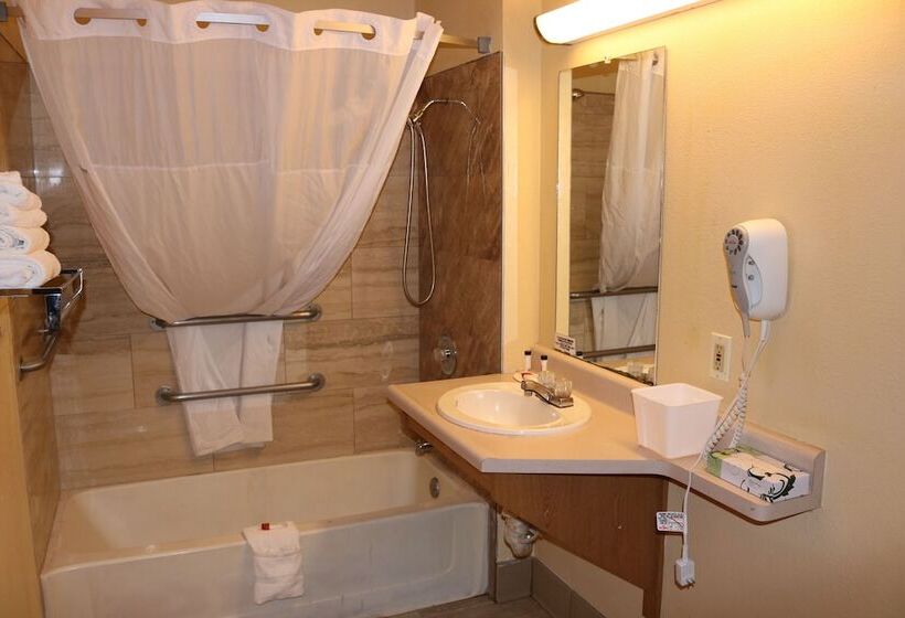 هتل Days Inn By Wyndham Fresno South