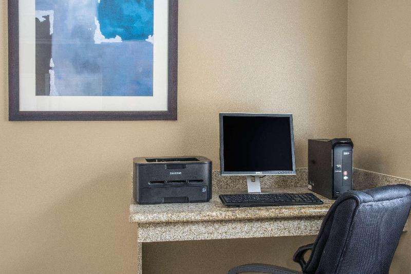 هتل Days Inn By Wyndham Humble/houston Intercontinental Airport