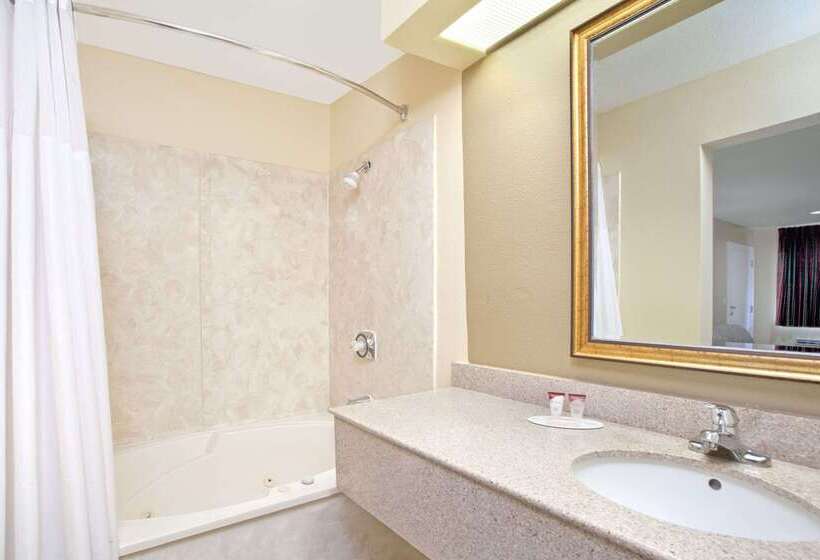 בית מלון כפרי Days Inn By Wyndham Kerrville