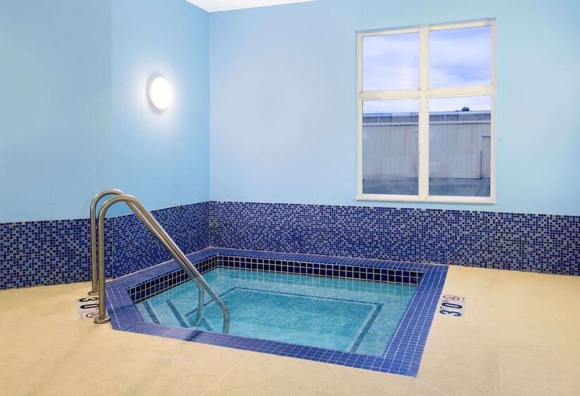 فندق Days Inn By Wyndham Neenah