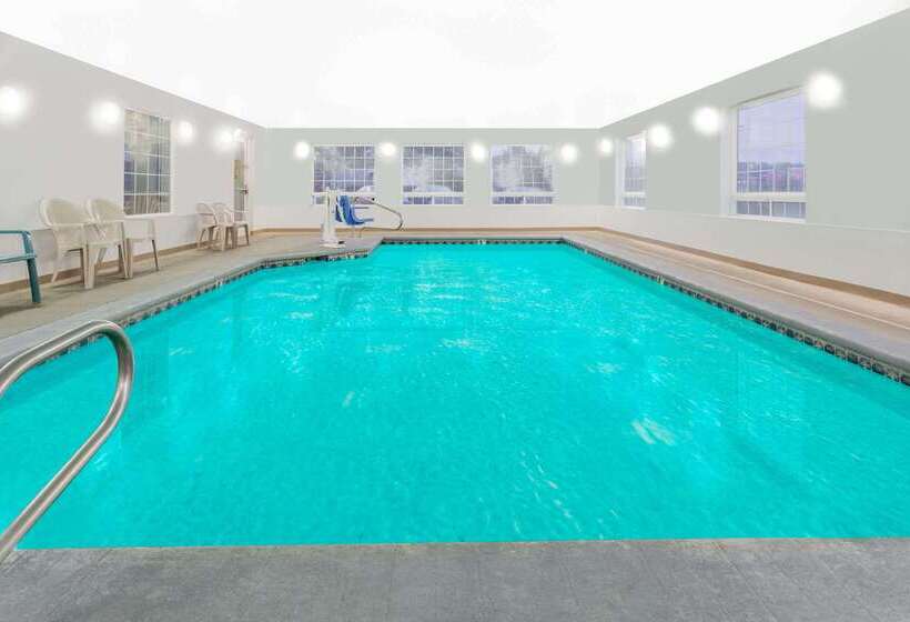 فندق Days Inn By Wyndham Ocean Shores